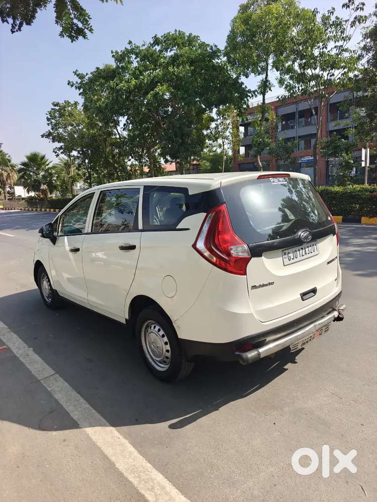 Mahindra Marazzo 2020 1st Owner White Colour