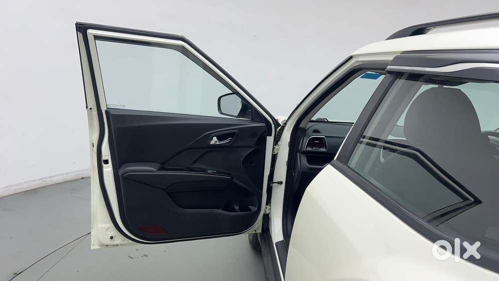 Mahindra Xuv300 W8 Amt Optional Diesel, 2023, Petrol