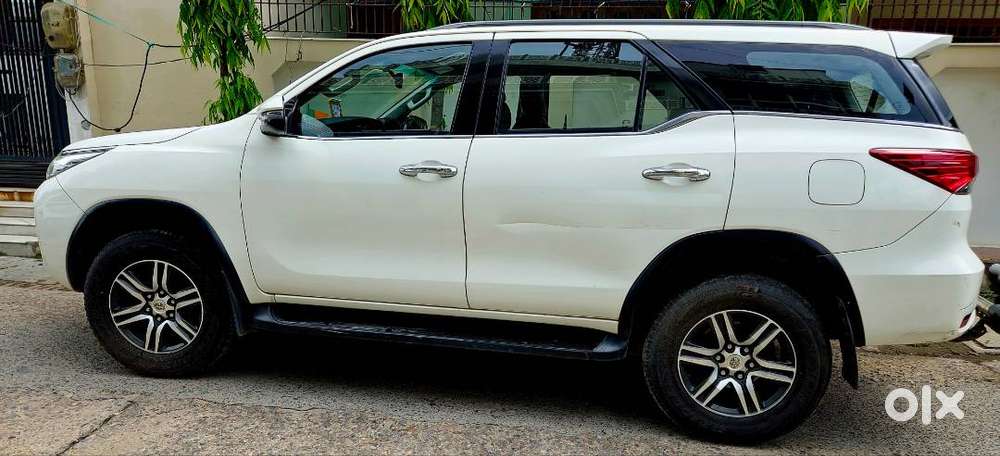 Showroon Condition Toyota Fortuner 4×2 Mt White