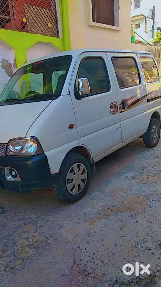 गाड़ी में कोई कमी नहीं है पांचो टायर न्यू है