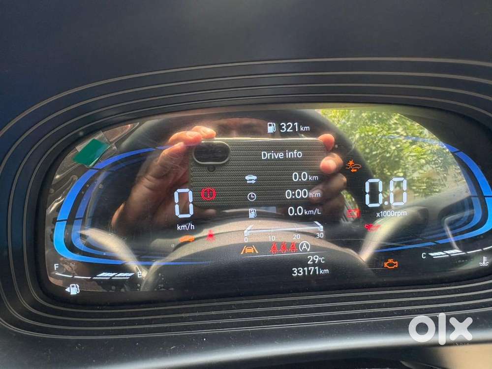 Hyundai Venue 2025 Petrol 32000 Km Driven