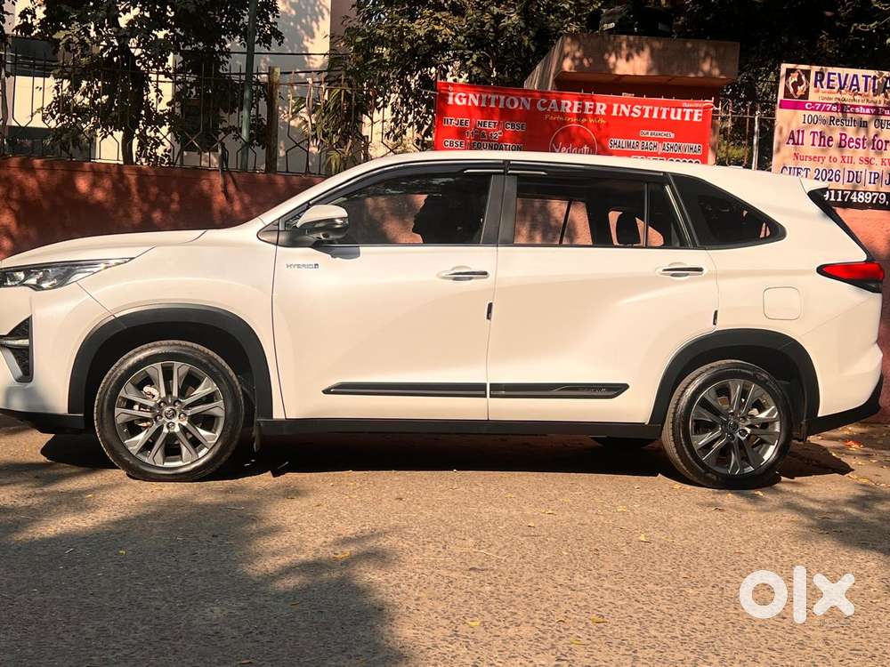 Toyota Innova Hycross 2.0 Zx (o) Hybrid 7 Str, 2025, Petrol