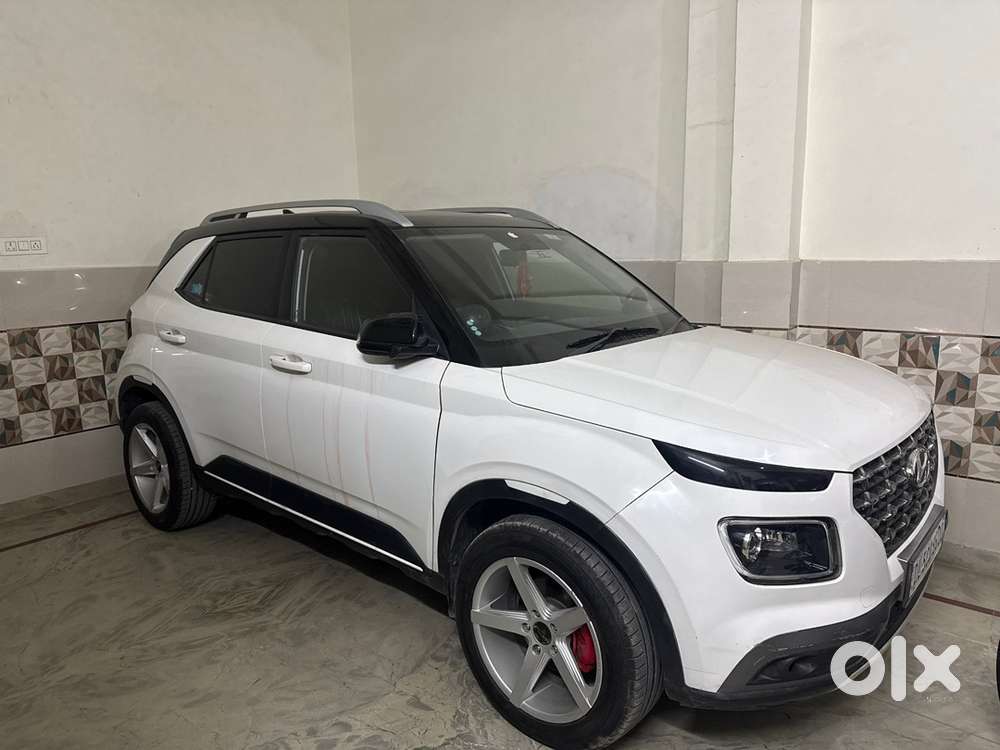 Hyundai Venue 2019 Petrol 22200 Km Driven