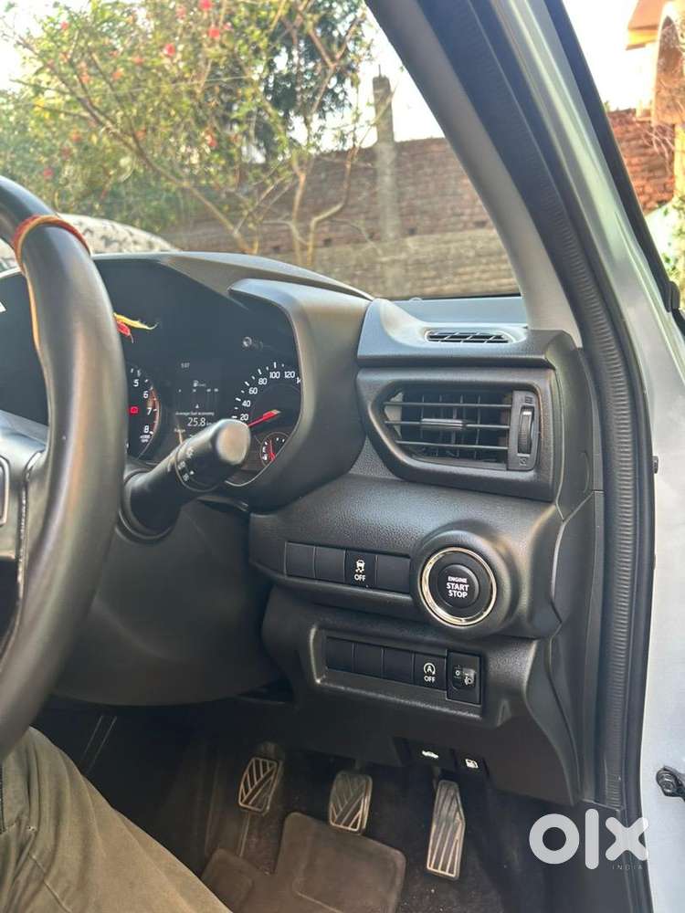 Maruti Suzuki Swift 2024 Petrol Well Maintained