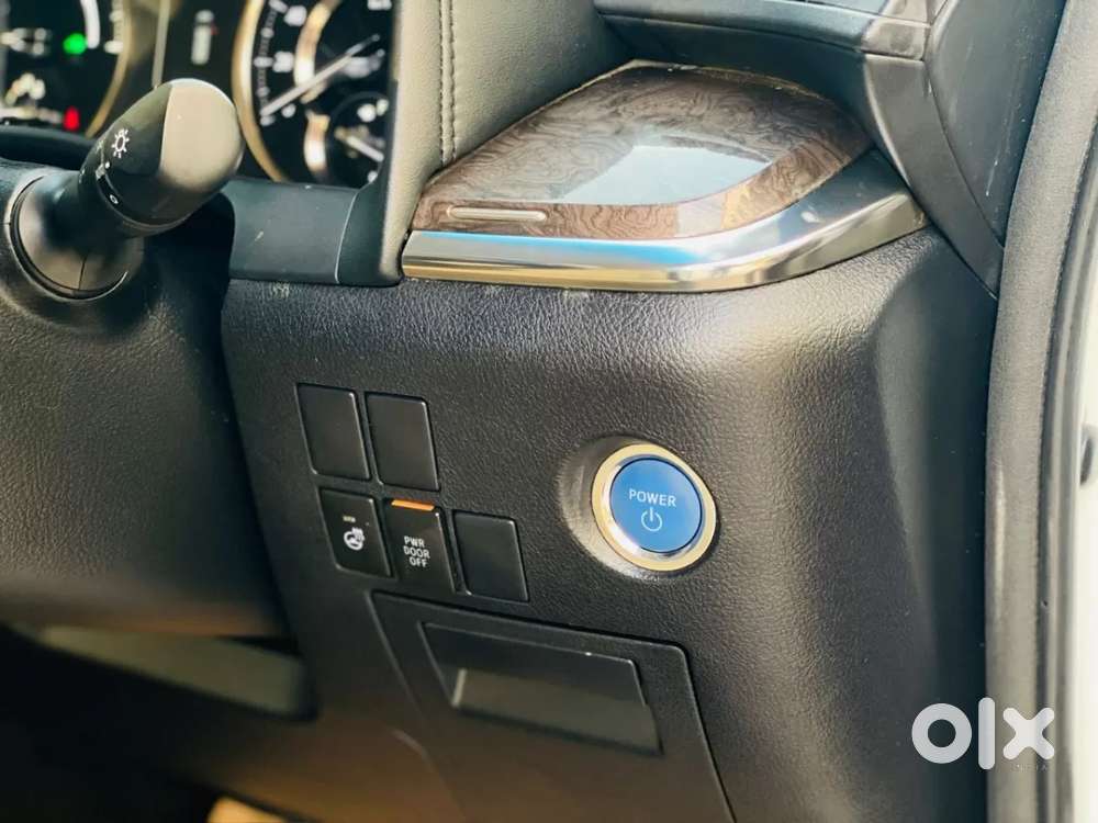 Toyota Vellfire, 2021, Petrol