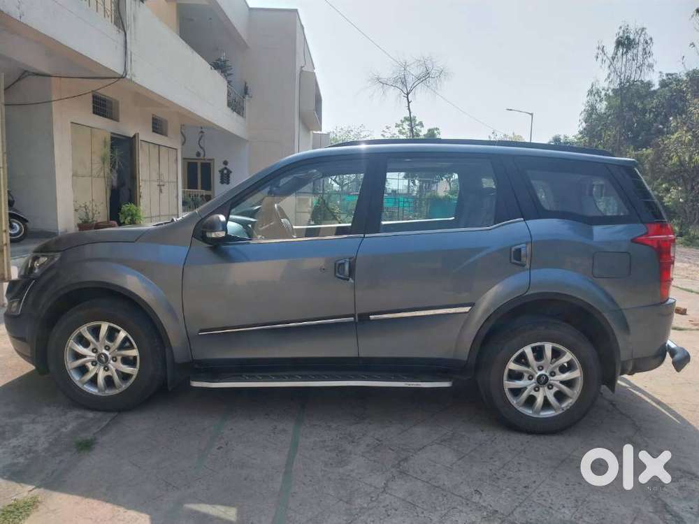 Mahindra Xuv 500 W10