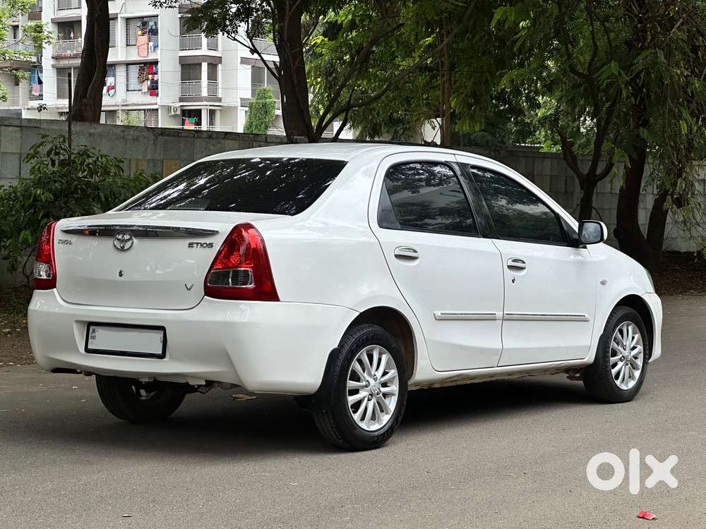 Toyota Etios V, 2011, Petrol