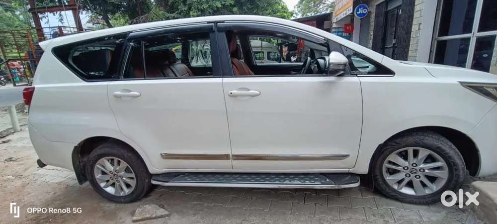 Toyota Innova Crysta 2.4 G Mt 8 Str 2019