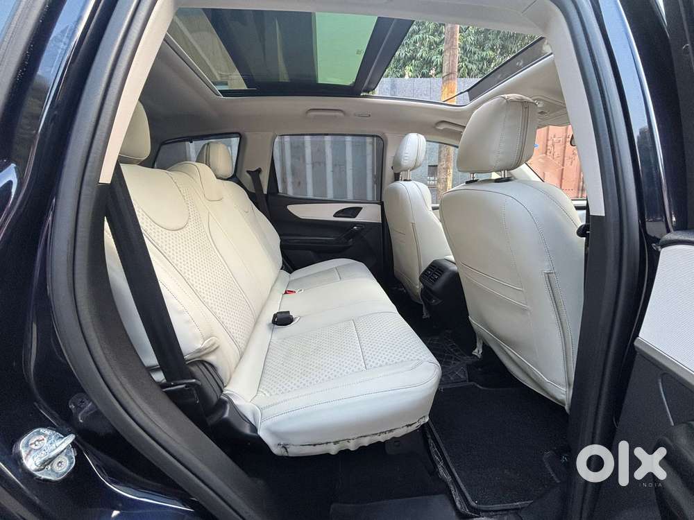 Mahindra Xuv700 2.0 Ax 5 Petrol At Str, 2022, Petrol