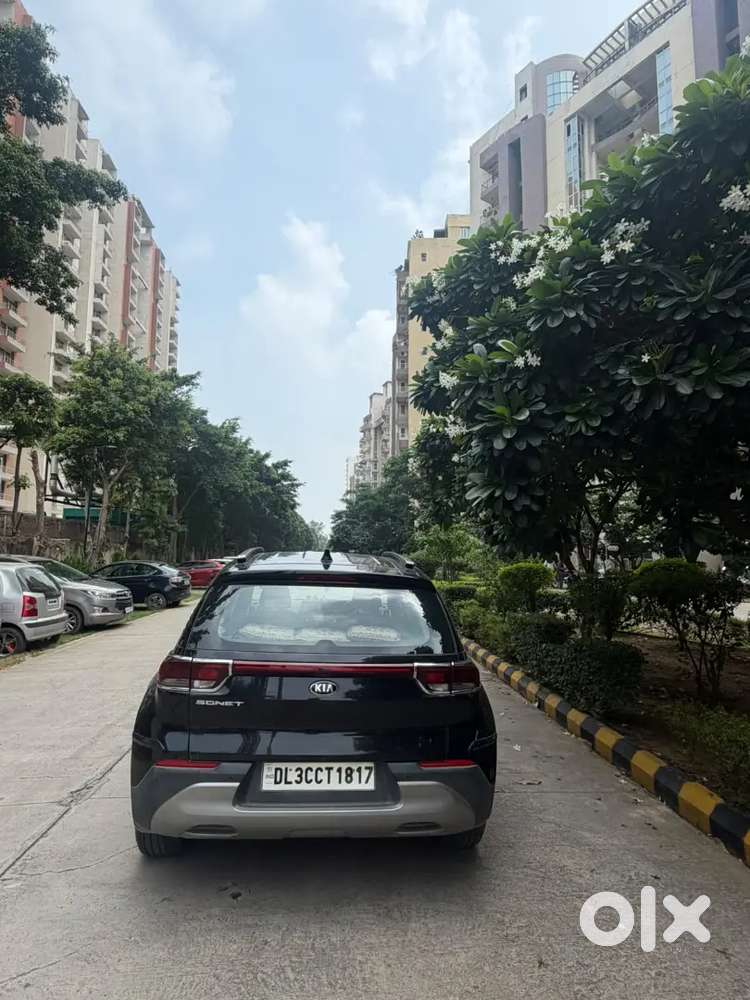 Kia Sonet Petrol 2020 With All Service Bills And Well Maintained
