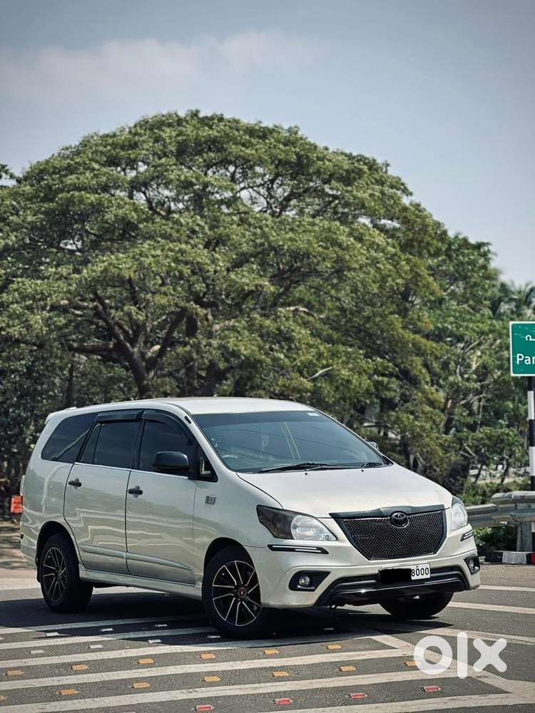 Toyota Innova 2015