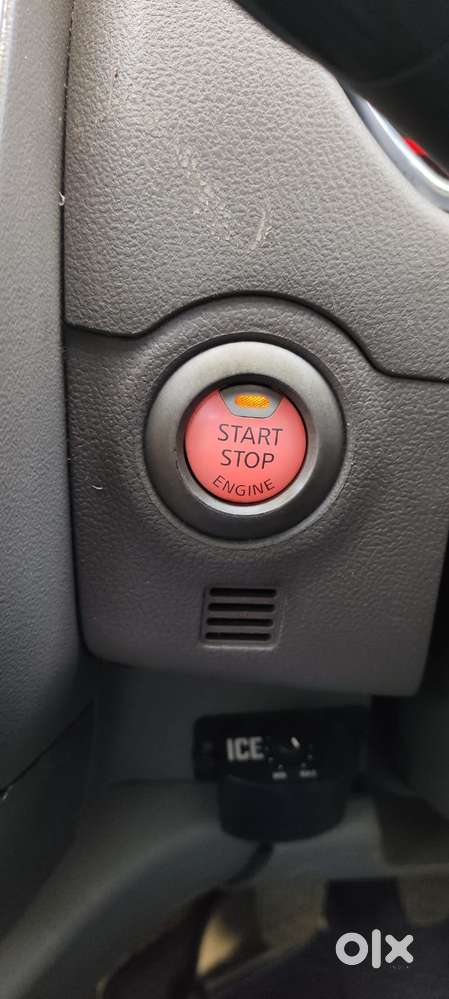 Nissan Sunny, 2012, Petrol