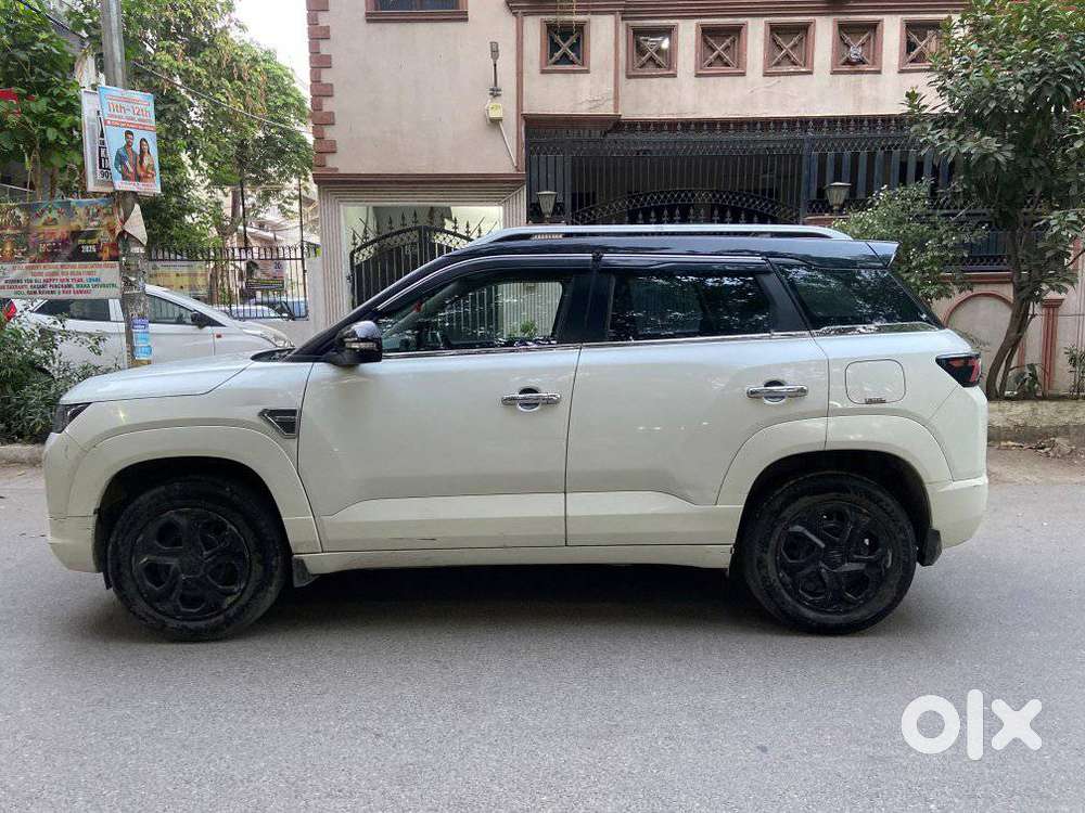 Maruti Suzuki Brezza 1.5 Vxi At Smart Hybrid, 2024, Petrol