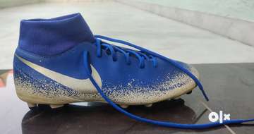 Nike cheap blue studs