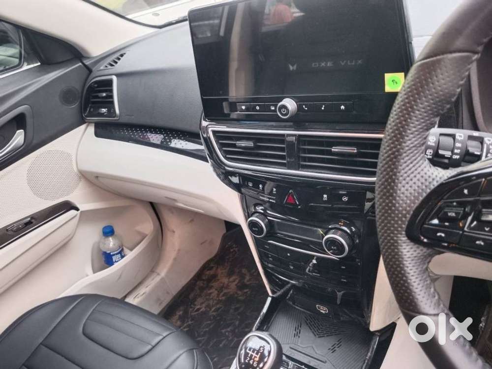 Mahindra Xuv 3xo Ax5 Pm Mt, 2024, Petrol