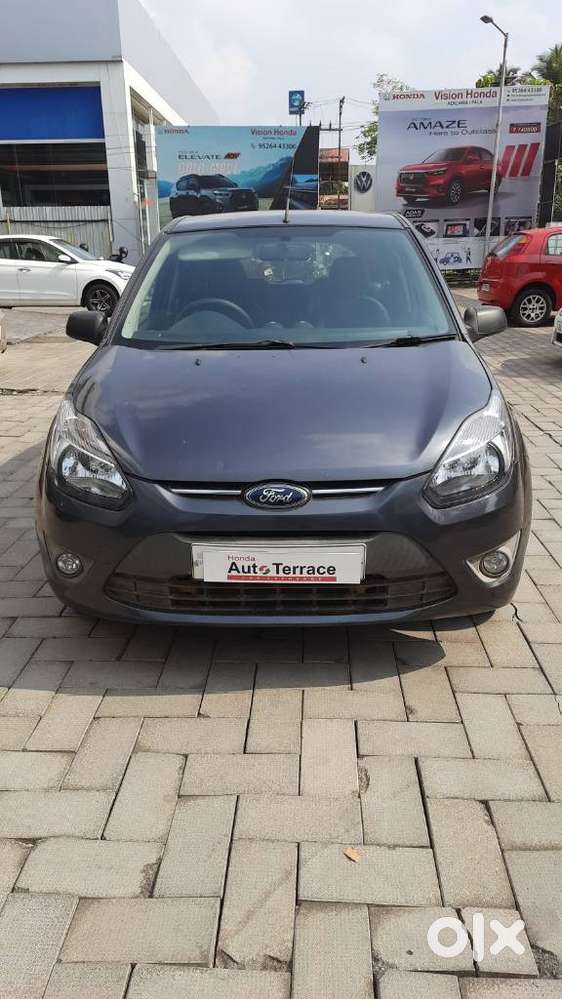 Ford Figo 2010-2012 Petrol Titanium, 2011, Petrol
