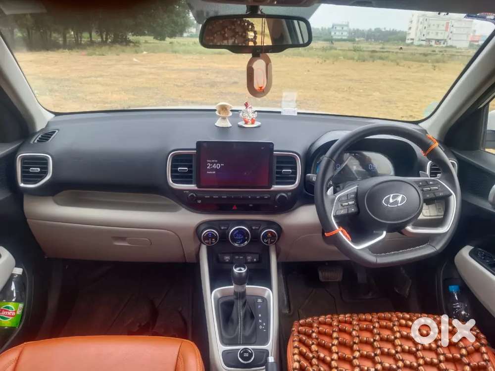 Hyundai Venue 2022 Petrol 4600 Km Driven