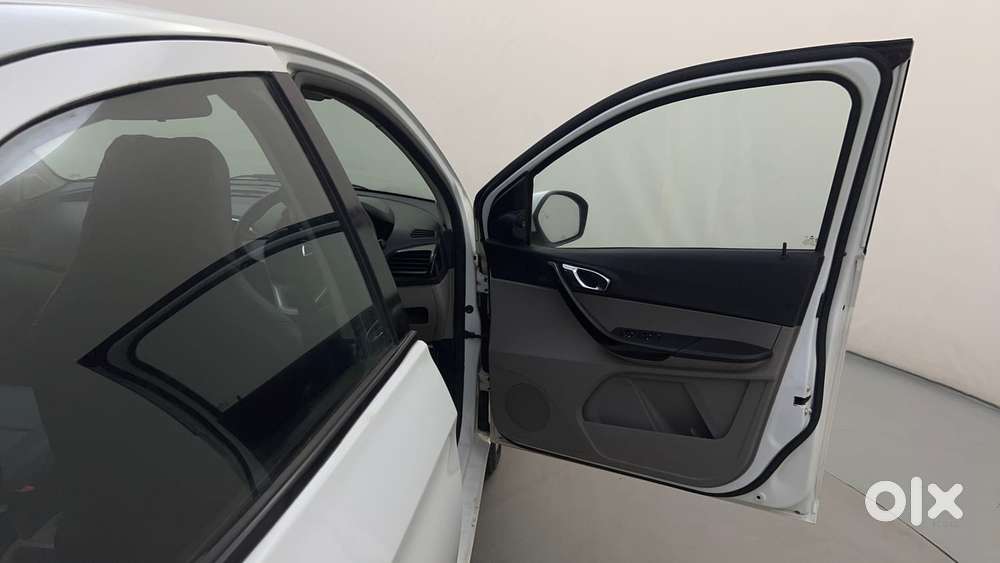 Tata Tiago 1.2 Revotron Xt, 2016, Petrol