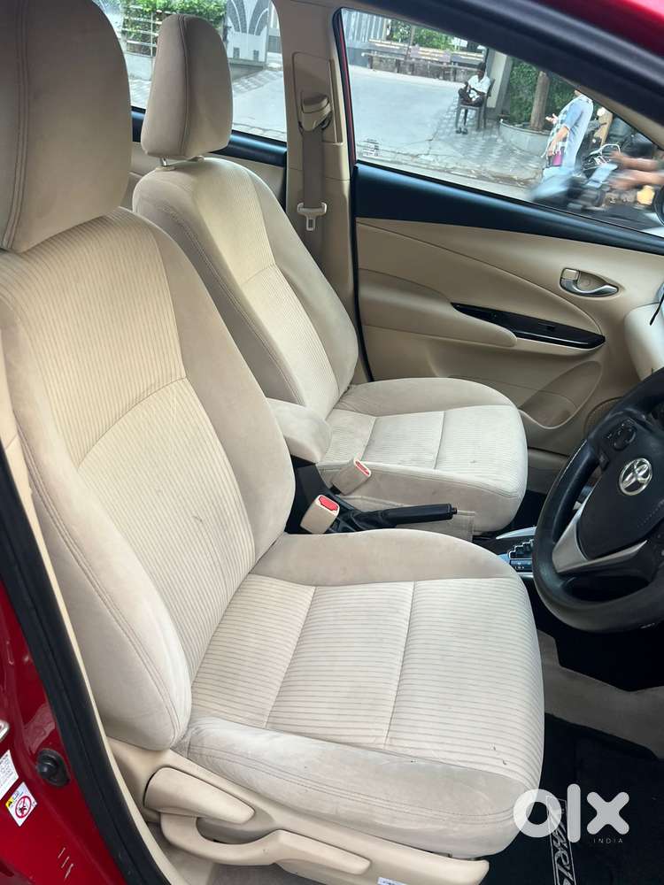 Toyota Yaris V Cvt, 2018, Petrol