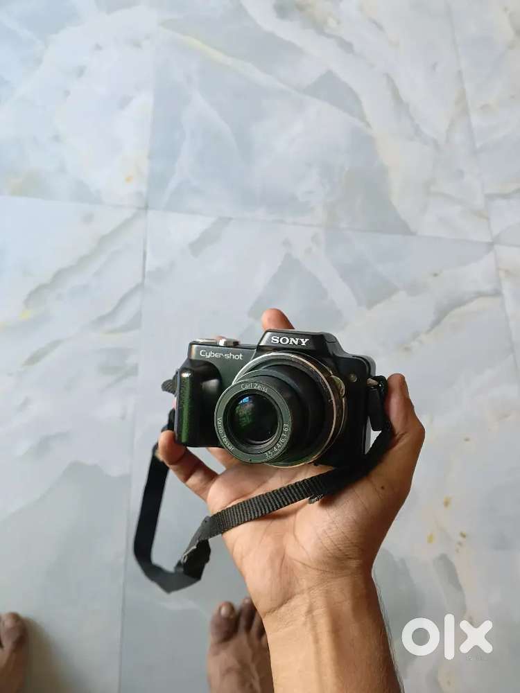 Sony Cyber-shot DSC-H3 8.1MP Digital Camera | 10x Optical Zoom | Carl