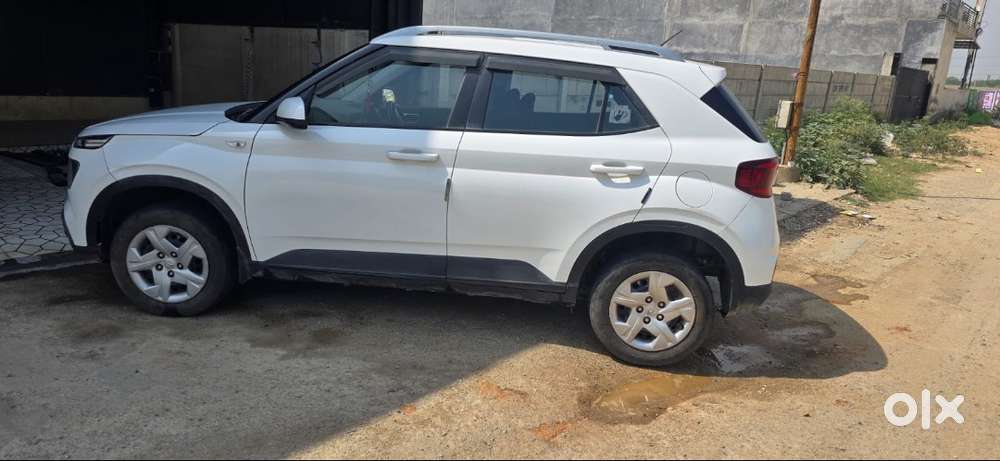 Hyundai Venue 2022 Cng & Hybrids 75000 Km Driven