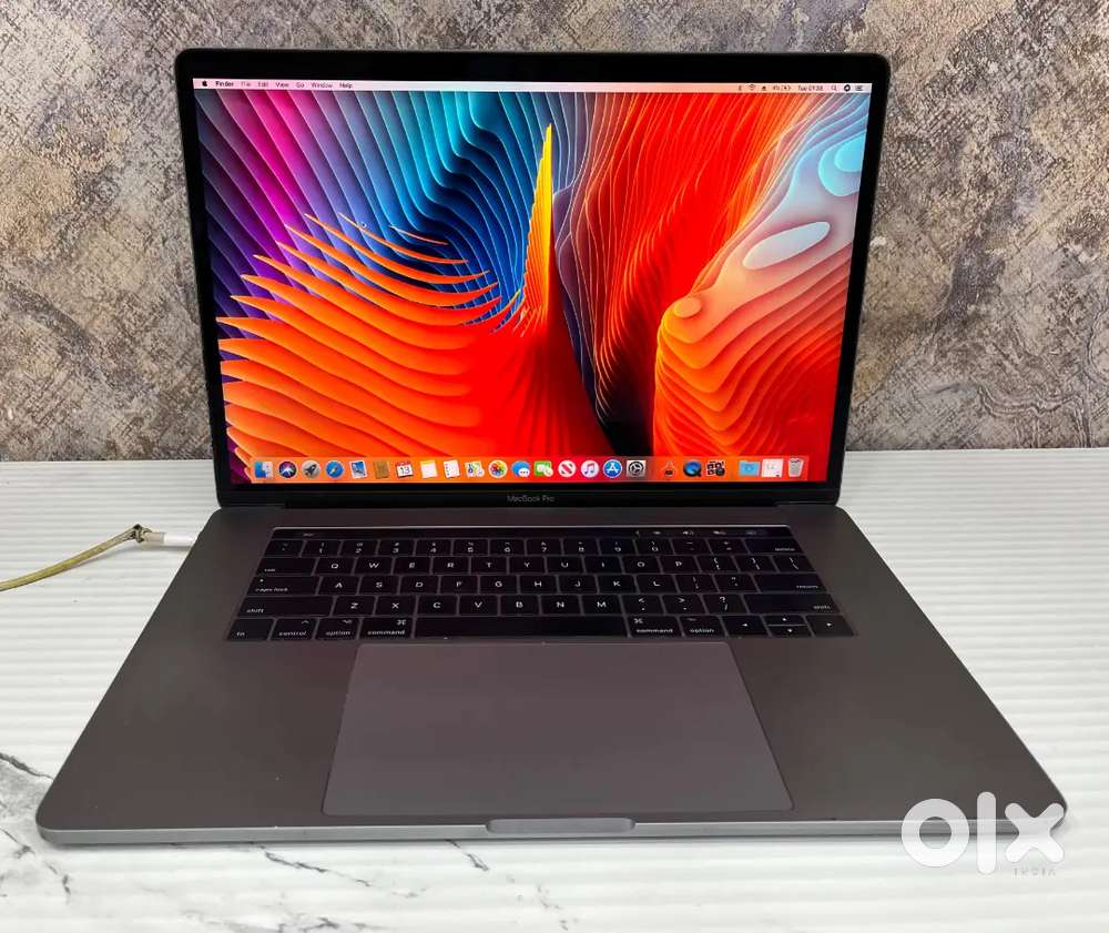 Apple MacBook Pro i7 15 inch Display 16Gb ram 256 Ssd 3.5 Graphics Mac ...