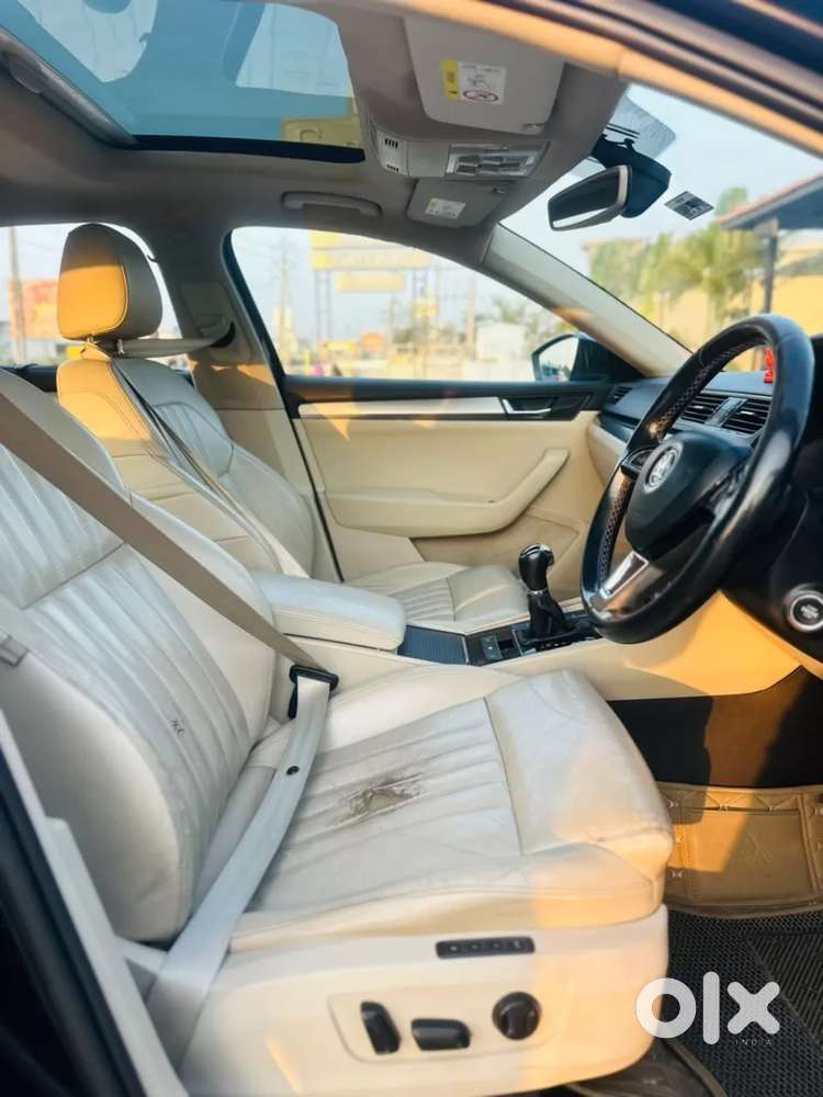 Skoda Superb [2014-2016] 1.8 Style Tsi At, 2017, Petrol