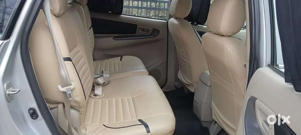 Toyota Innova 2.5 G (diesel) 8 Seater Bs Iv, 2015, Diesel
