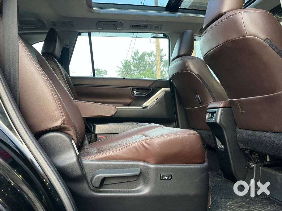 Toyota Innova Hycross 2.0 Zx (o) Hybrid 7 Str, 2025, Petrol