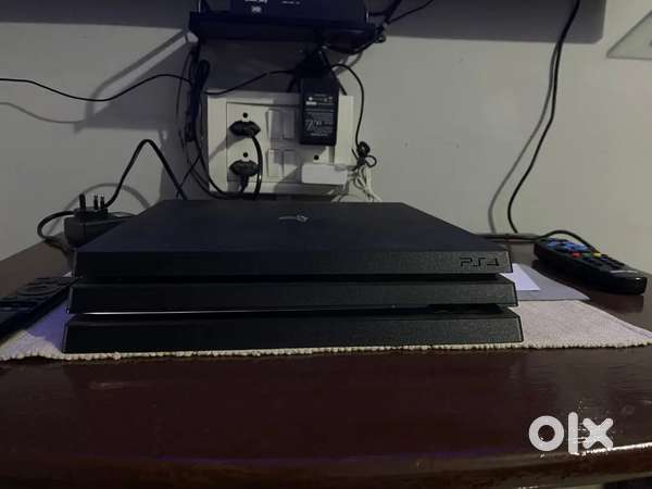 PS 4 Pro+21 New Games Full 4k +1TB Brand New Condition 22 Month old B