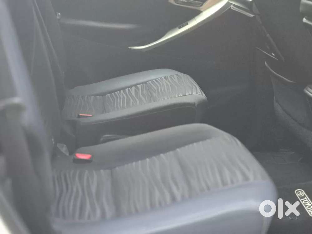 Toyota Innova Crysta 2.4 V 7 Str, 2016, Diesel