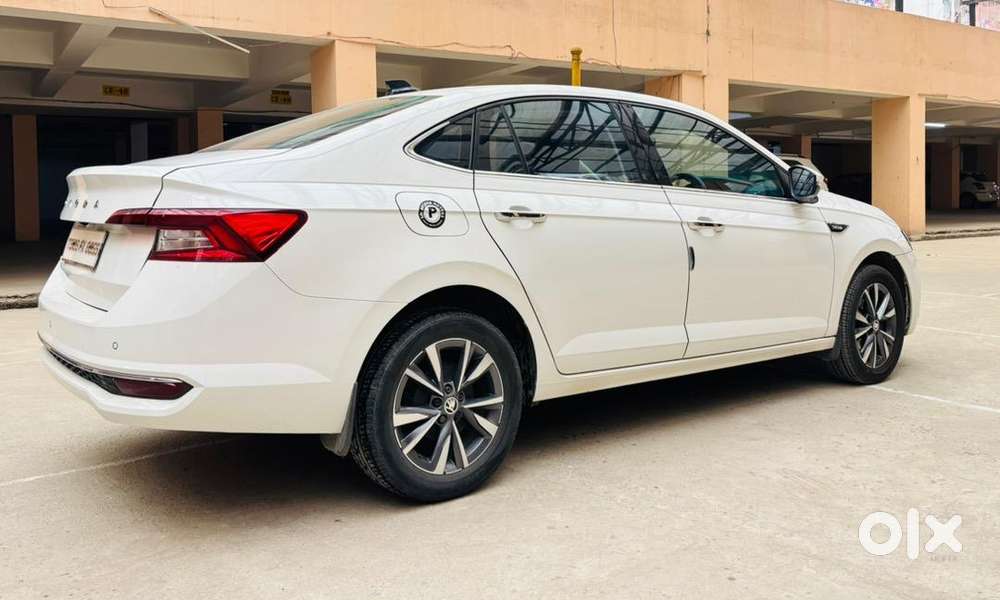 Skoda Slavia Style 2022 Model 1.0l Tsi Amt