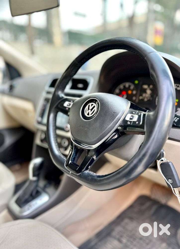 Volkswagen Vento 1.5 Highline Plus At 16 Alloy, 2015, Petrol
