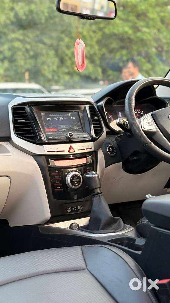 Mahindra Tuv 300 T8, 2022, Petrol