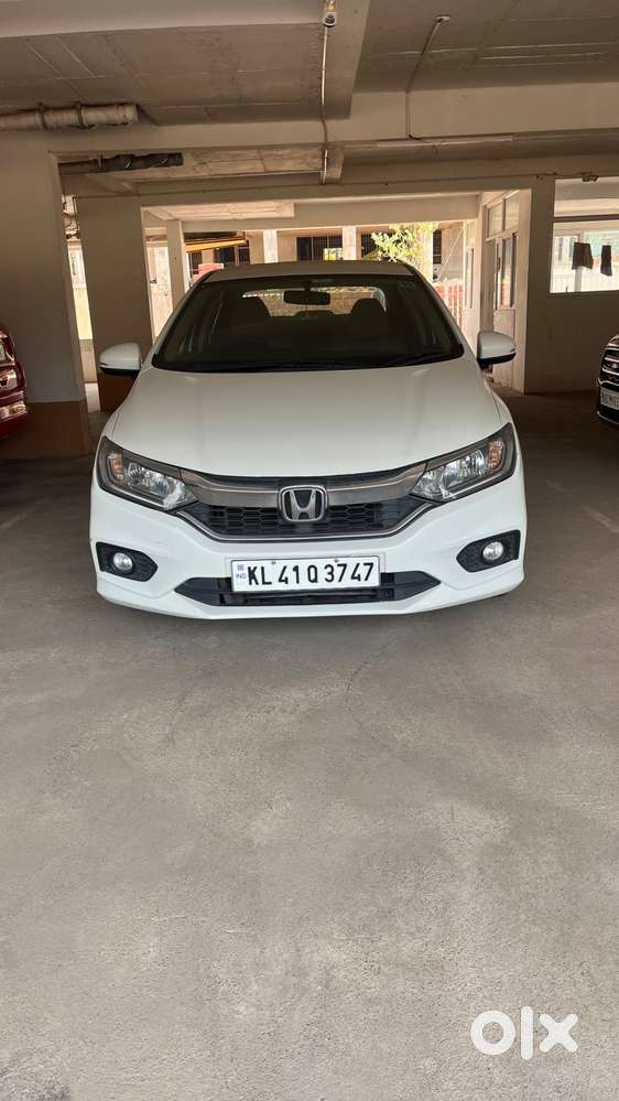 Honda City (i-vtech) Pearl White Color