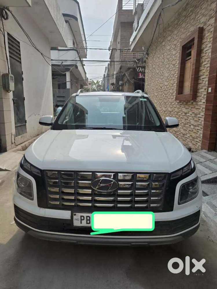 Hyundai Venue Petrol Manual 59000 Km 2022