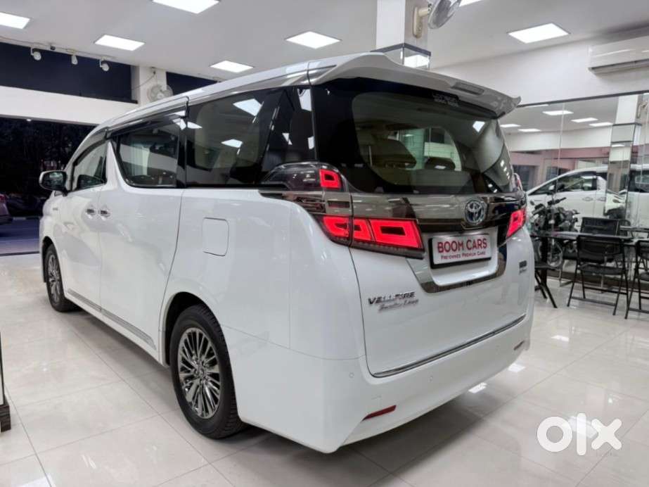 Toyota Vellfire 2.5 Hybrid, 2022, Petrol