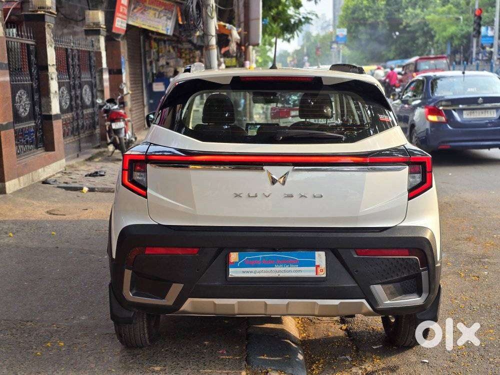 Mahindra Xuv 3xo Ax5 Pm Mt, 2025, Petrol