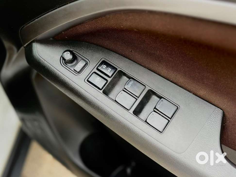 Maruti Suzuki Brezza 1.5 Zxi Smart Hybrid, 2023, Petrol