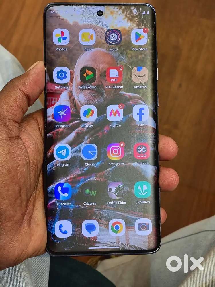 Good condition phone 3 month old display glass crack