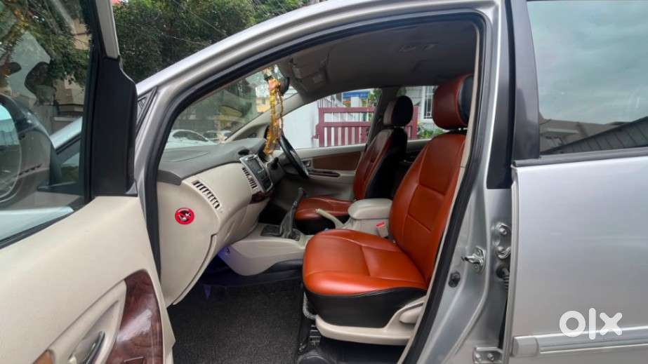 Toyota Innova 2.5 Vx 8 Seater Bs Iv, 2012, Diesel