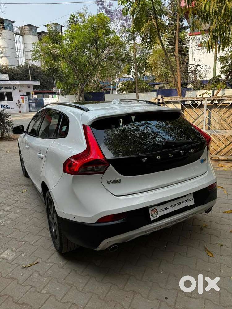 Volvo V40 Cross Country 2015 Diesel In Good Condition
