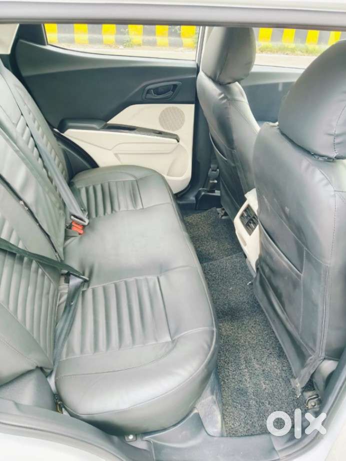 Mahindra Xuv 3xo Ax5l 1.2 Petrol At, 2025