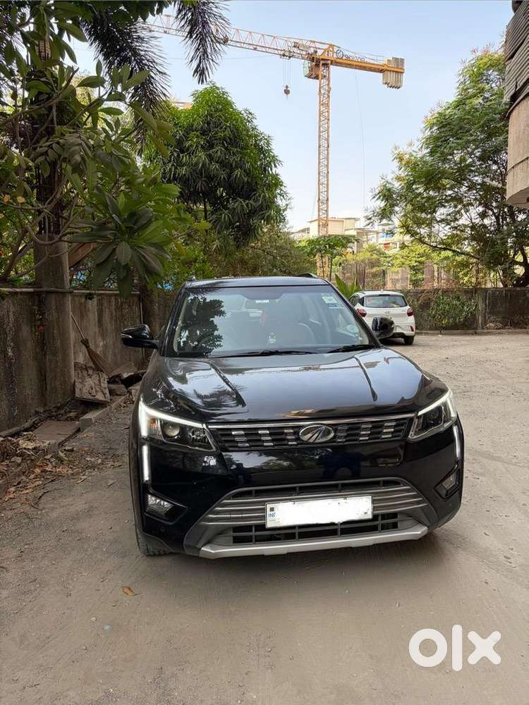 Xuv300 W8(o)  Diesel Manual - Sunroof  6- Airbags  Warrenty 2027