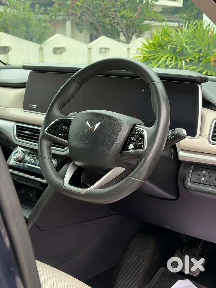 Mahindra Xuv700 2.2 Ax 7 Diesel At Luxury Pack Str, 2022, Diesel