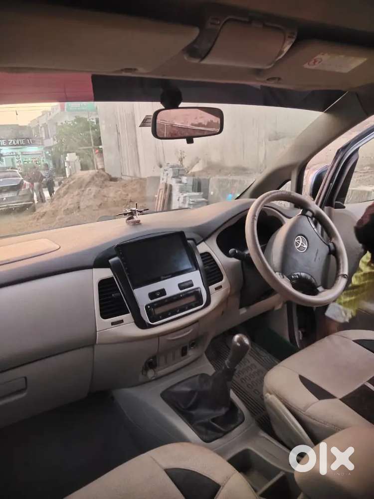 Toyota Innova 2011