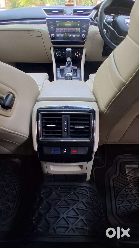 Skoda Superb 2.0 L&k Tsi At, 2022, Petrol