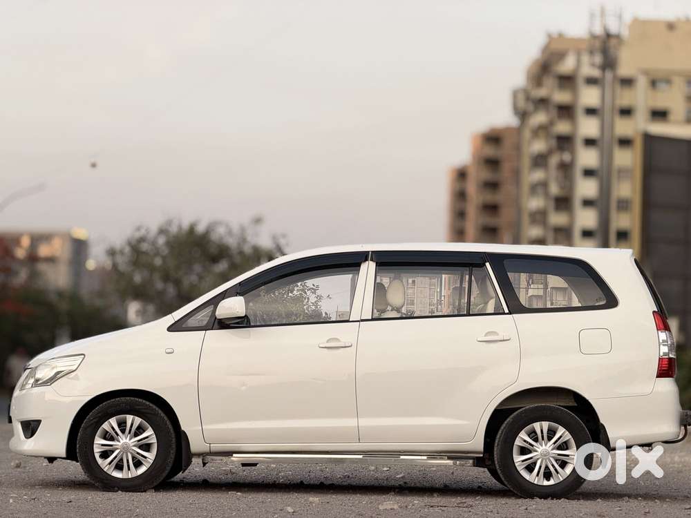 Toyota Innova 2.5 Gx (diesel) 8 Seater Bs Iv, 2015, Diesel