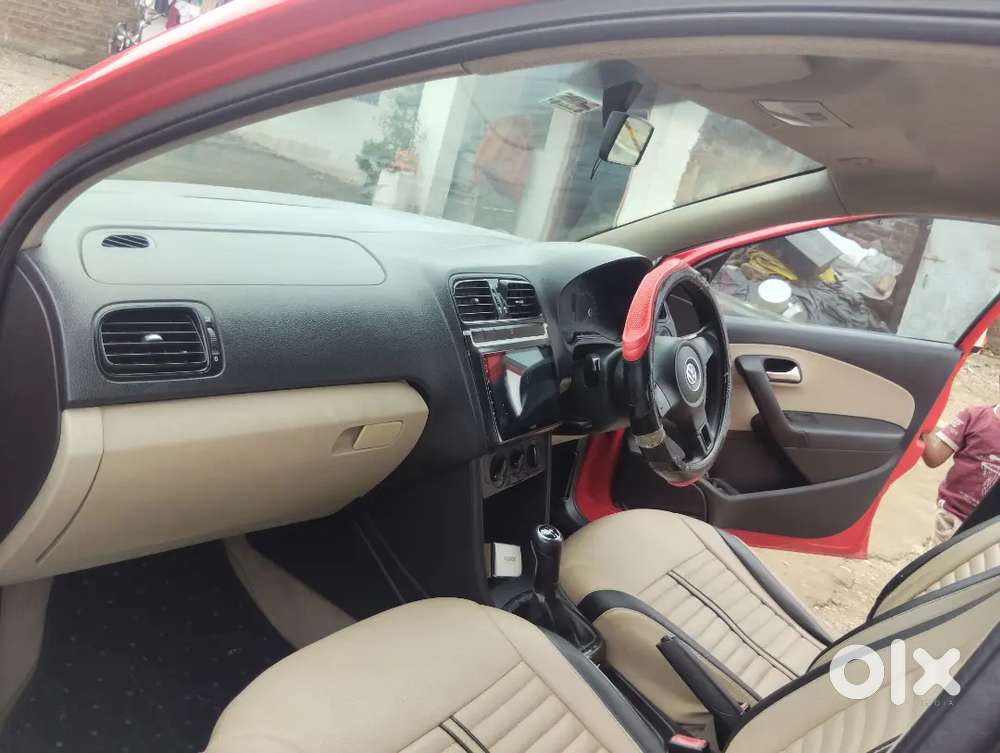 Volkswagen Polo 2010 पेट्रोल में उपलब्ध