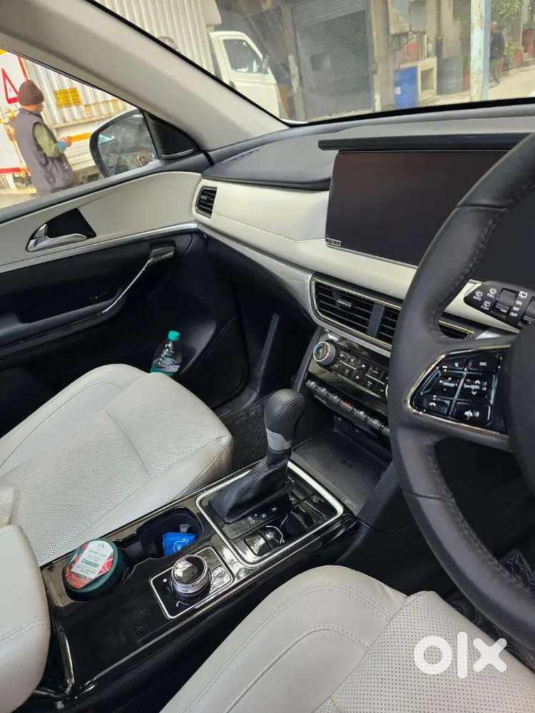 Mahindra Xuv 700 Diesel Automatic 15000 Km Showroom Condition